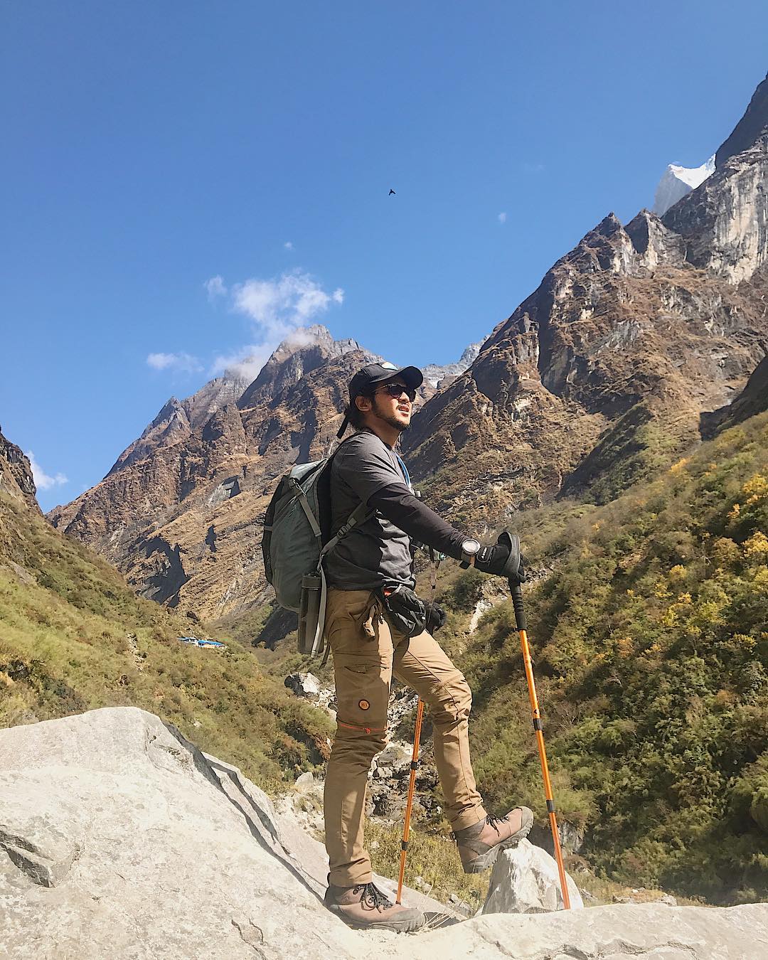 9 Potret Liburan Ramon Y Tungka Ini Bikin Kita Pengen Naik Gunung