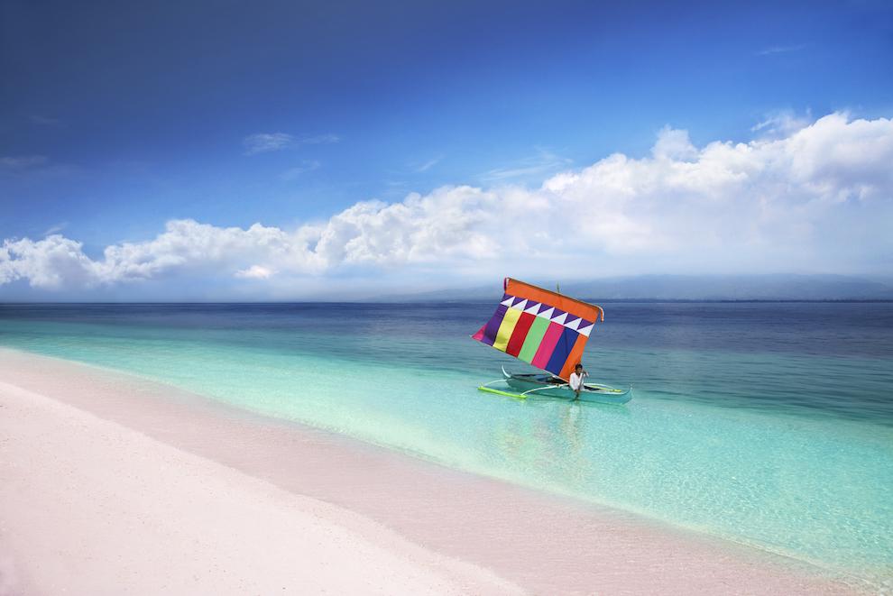 7 Pantai Pink Terindah di Dunia, Indonesia Punya yang Lebih Menawan!