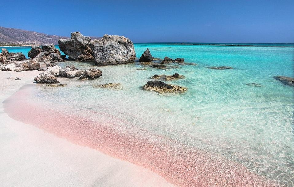 7 Pantai Pink Terindah di Dunia, Indonesia Punya yang Lebih Menawan!