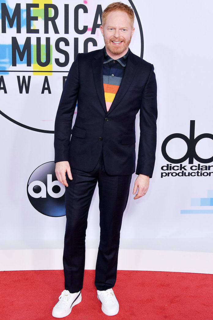 20 Foto Keseruan Red Carpet AMAs dari Shawn Mendes Hingga BTS