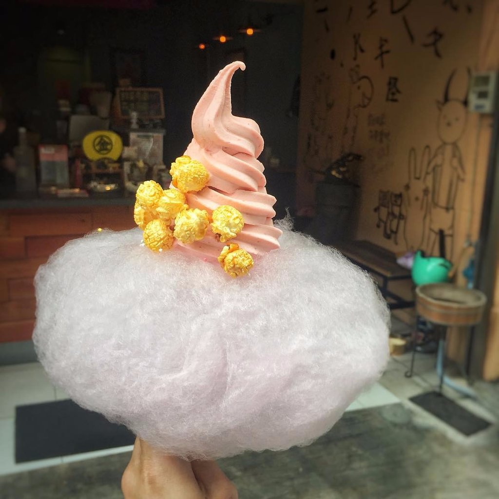 7 Es Krim Kekinian yang Gemesin Banget, Gak Rela Makannya