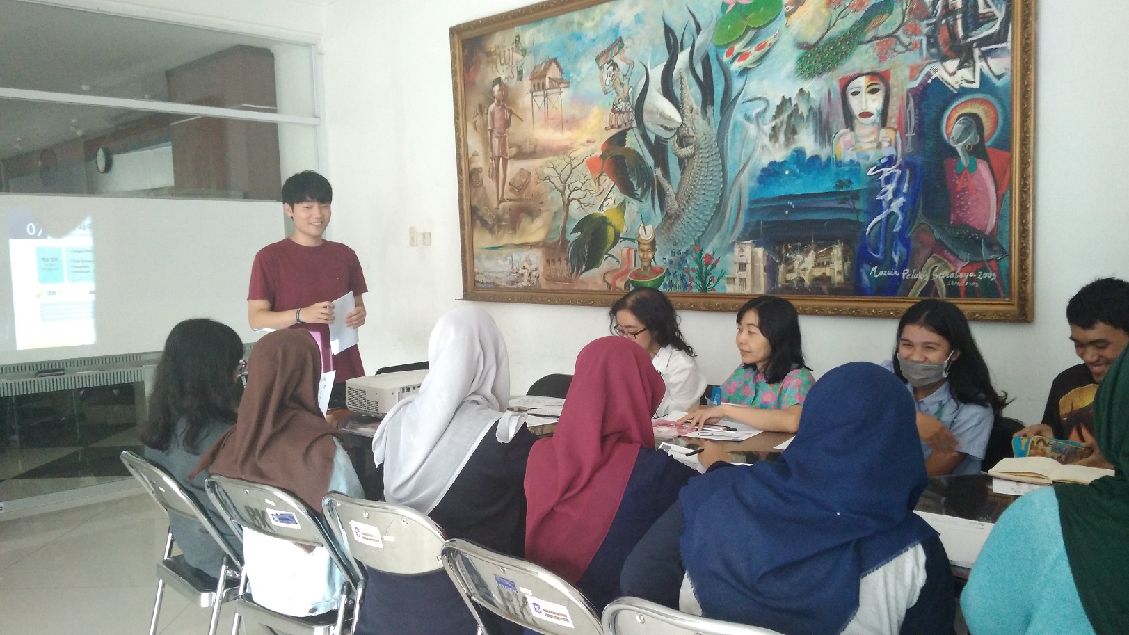Kelas bahasa gratis di Rumah Bahasa Surabaya yang disediakan oleh Pemkot Surabaya | Sumber: IDN Times