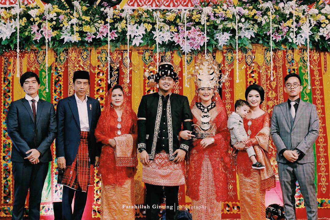 Megah Pelaminan Kahiyang Didominasi Perpaduan Kain Ulos dekorasi pernikahan kahiyang