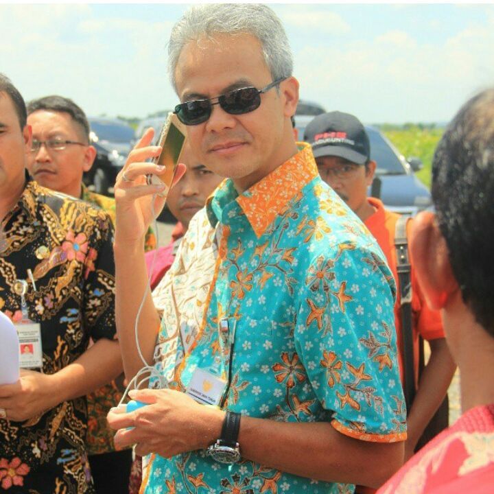 10 Style Ganjar Pranowo, Gubernur Jateng yang Karismatik Memesona