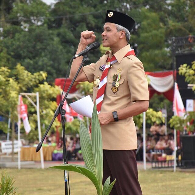 10 Style Ganjar Pranowo, Gubernur Jateng yang Karismatik Memesona