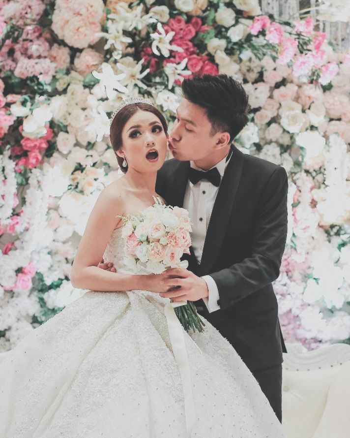10 Pernikahan Artis Indonesia Paling Berkesan di 2020 Megah 