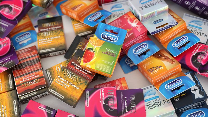 Penting! 7 Kesalahan Pakai Kondom yang Bikin Sex Jadi Tidak Nyaman