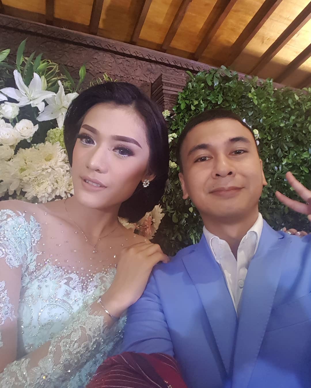 9 Potret Bahagia Lamaran Raditya Dika Anissa Aziza Akhirnya