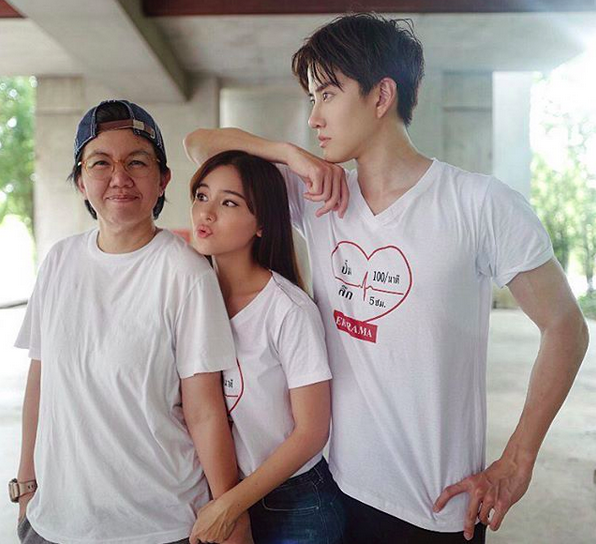 10 Potret Kedekatan Mike D Angelo Aom Sushar Di Kehidupan Nyata