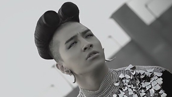 10 Gaya Rambut Taeyang Big Bang yang Anti Mainstream, Mau 