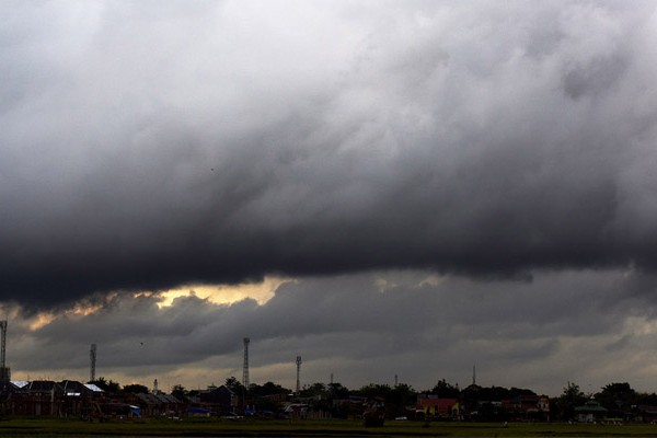 Pilot Diminta Waspadai Awan Cumulonimbus di Perairan Laut Jawa