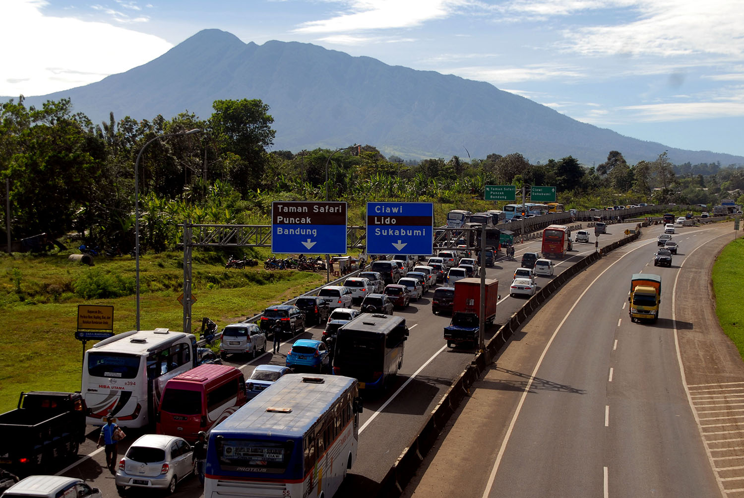 Polda Jabar Terapkan Skema Buka-Tutup di Jalur Wisata Puncak Bogor