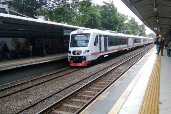 Gerbang Kereta Bandara Roboh, Satu Sekuriti Dilarikan ke Rumah Sakit