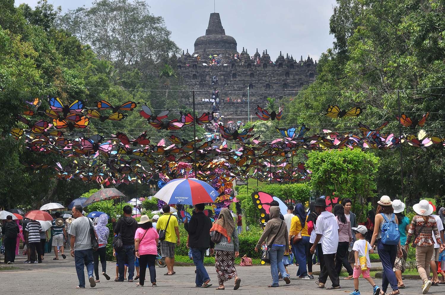 5 Tips Rayakan Festival Lampion Waisak 2023 di Candi Borobudur  