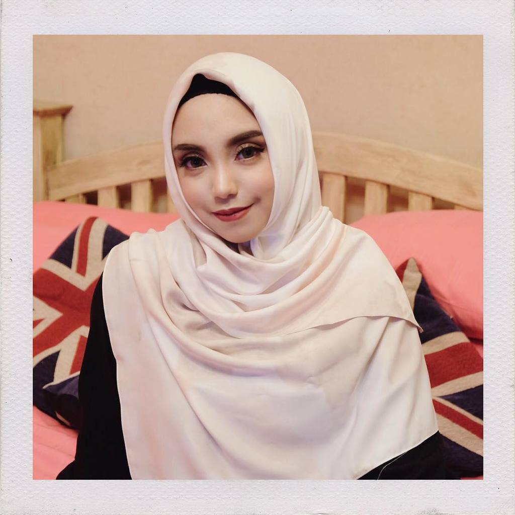 10 Potret Elegan Gaya Muslimah Salmafina Sunan Bikin Adem