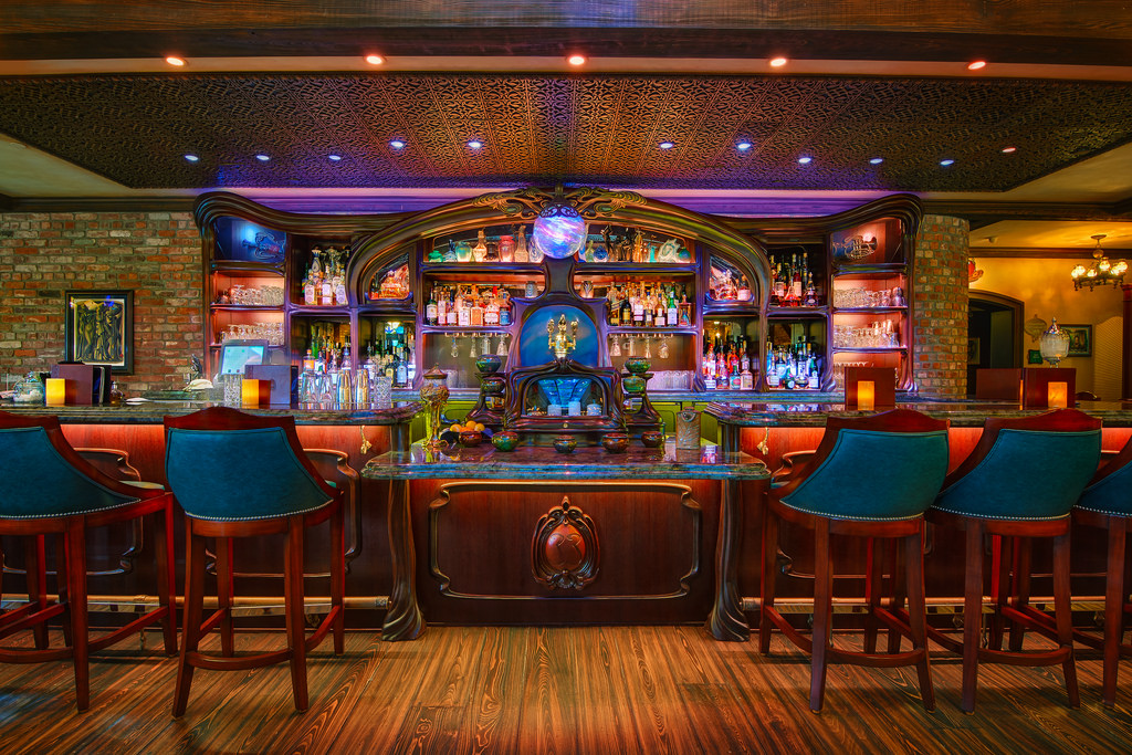 Паб тайная комната. Club 33 Disneyland. Клуб 33 в Диснейленде. Бар HDR. Тайная комната бар.