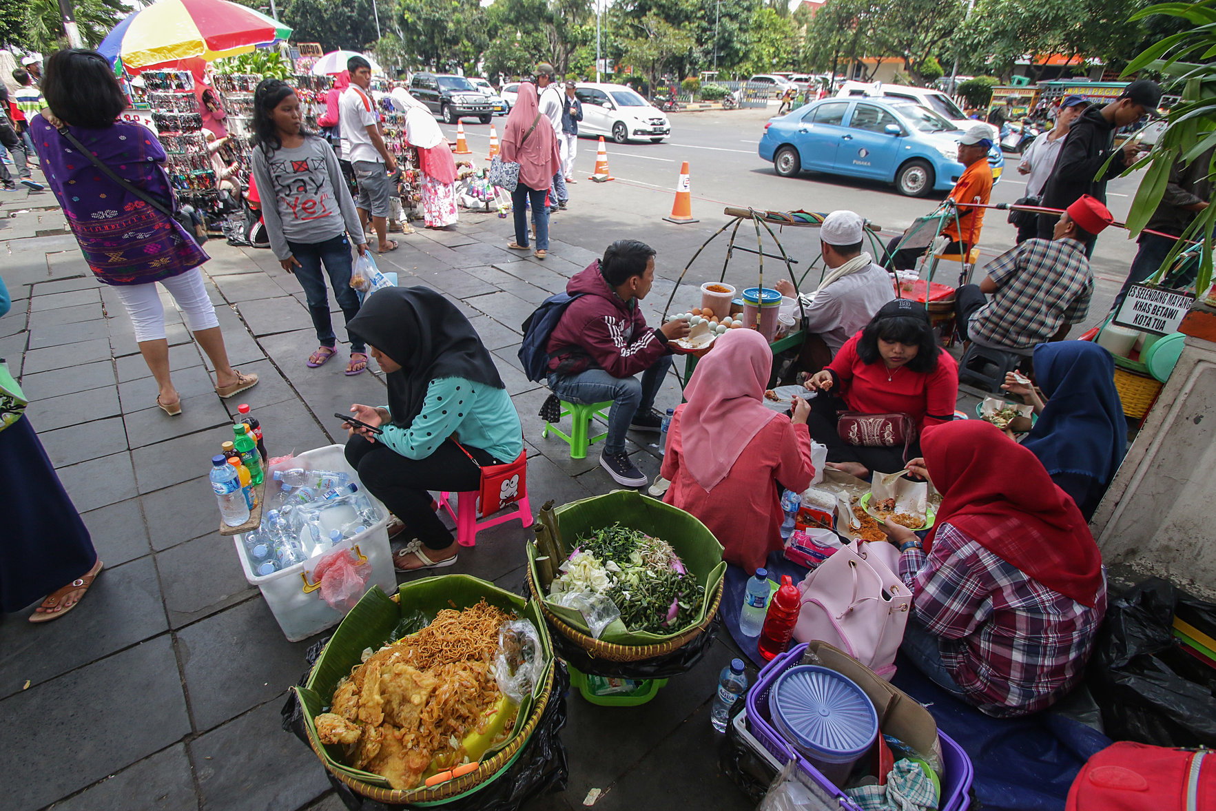 PKL Dilarang Jualan di Trotoar Jalan Kota Mataram, Ada Zonasinya!