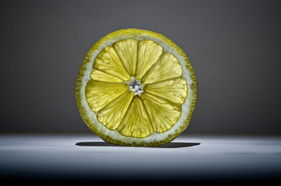 Waspada, Irisan Lemon dalam Minuman Ternyata Berbahaya Lho!