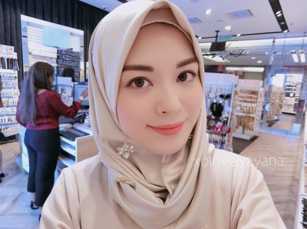 10 Potret Ayana Moon, Hijabers Korea yang Mirip Song Hye Kyo