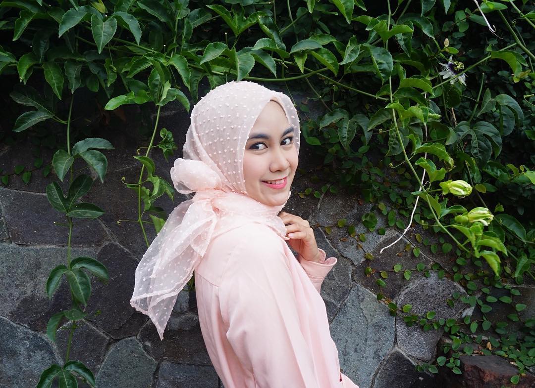 Mantan Girlband Ini Beda Gaya Anisa Rahma Sivia Azizah 