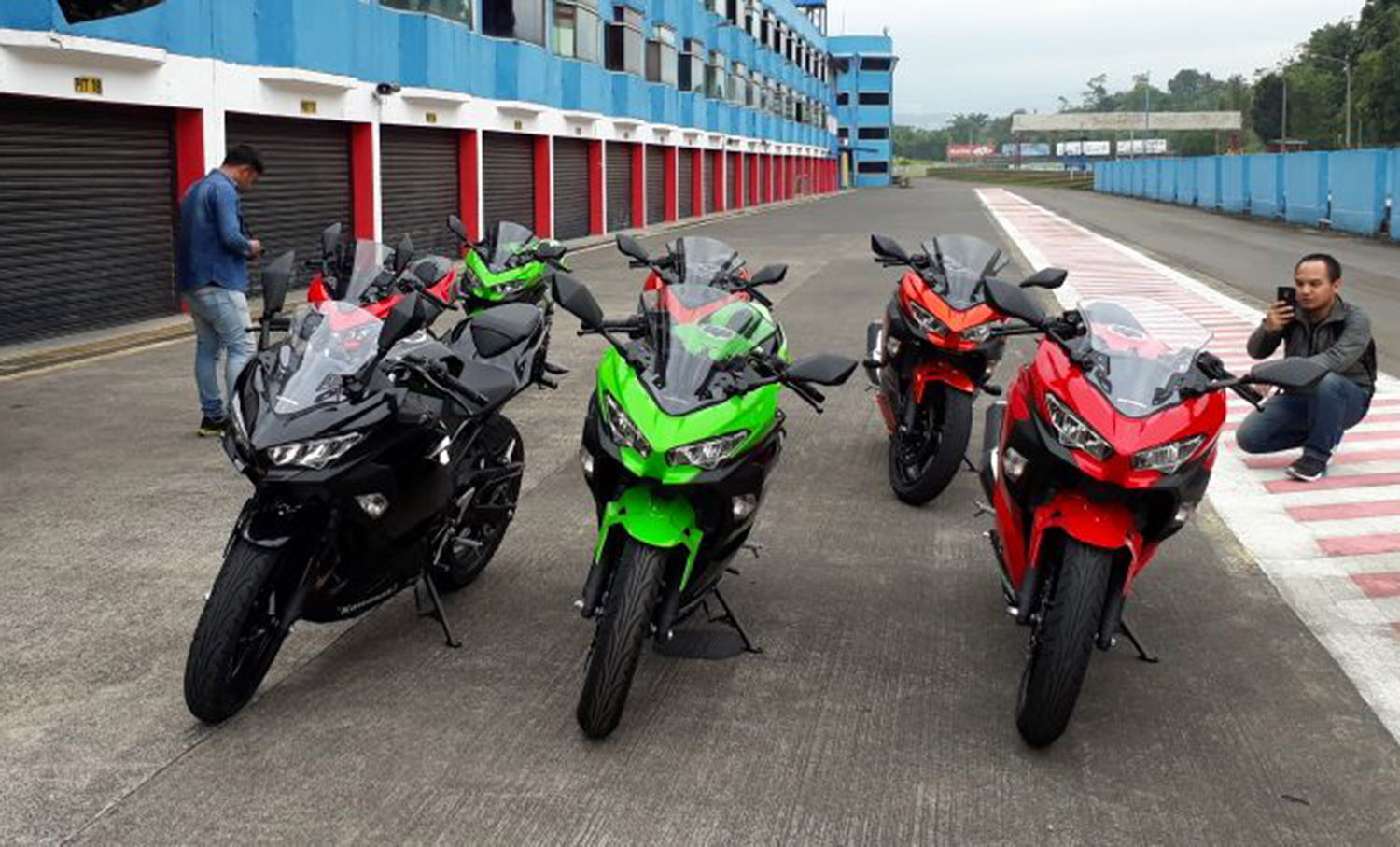  Harga  Motor  Ninja 4 Tak Warna  Merah 