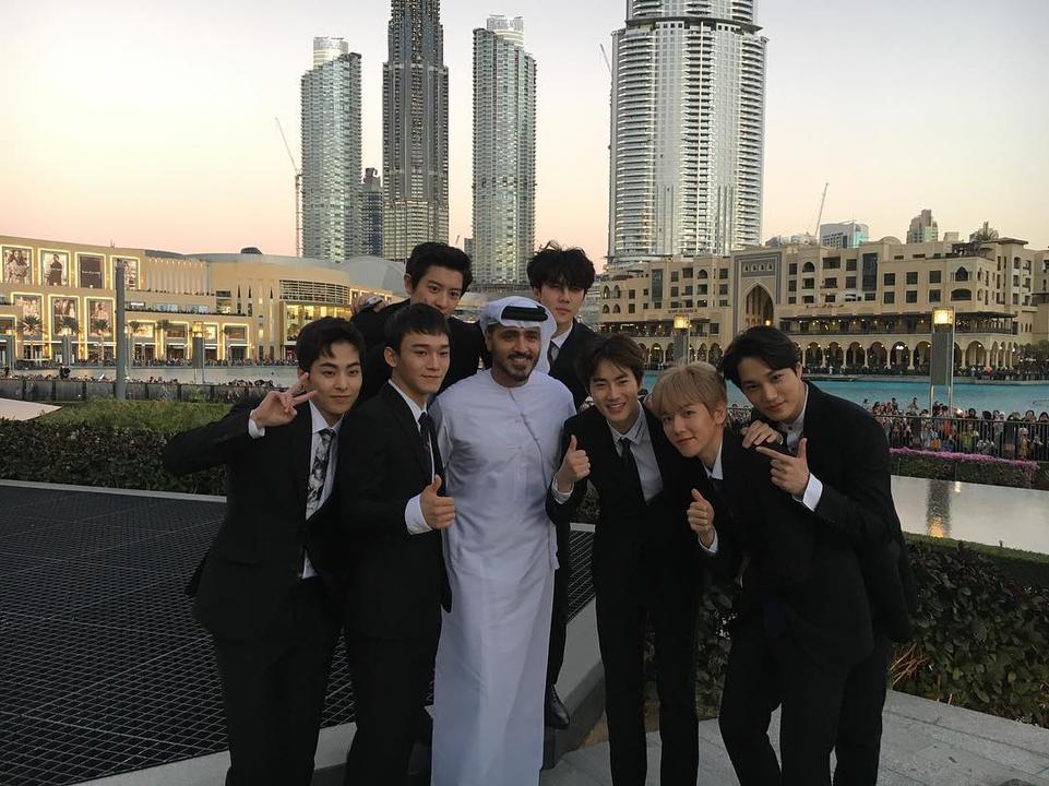 15 Potret Kunjungan EXO di Dubai, Bak Jadi Pangeran Arab!