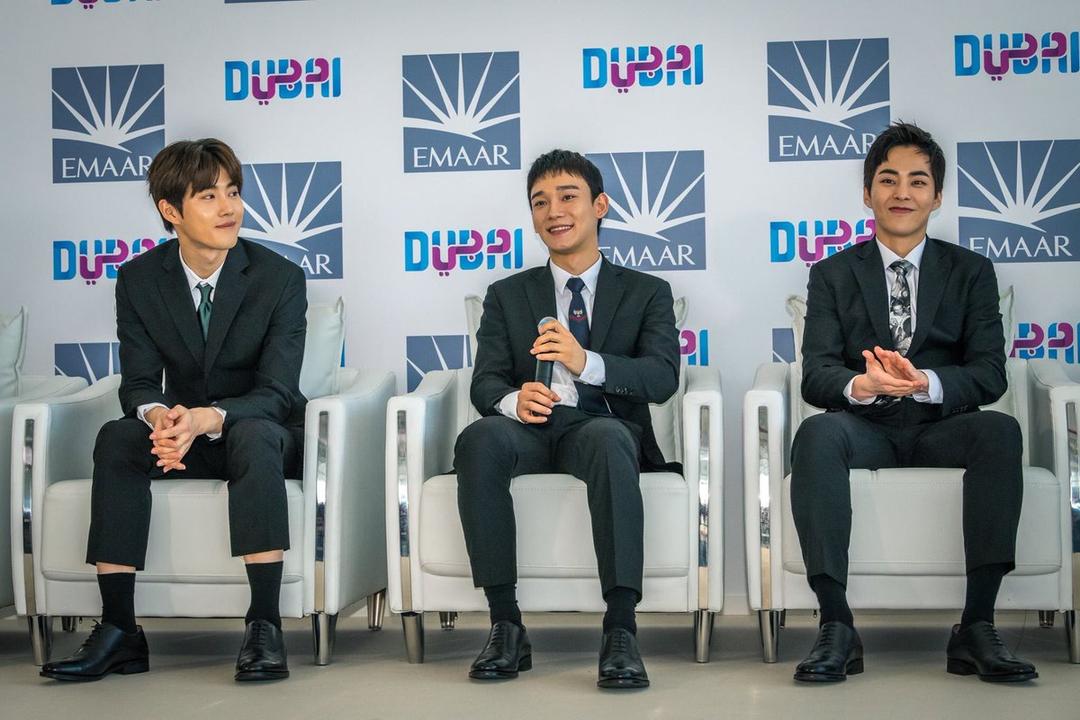 15 Potret Kunjungan EXO di Dubai, Bak Jadi Pangeran Arab!