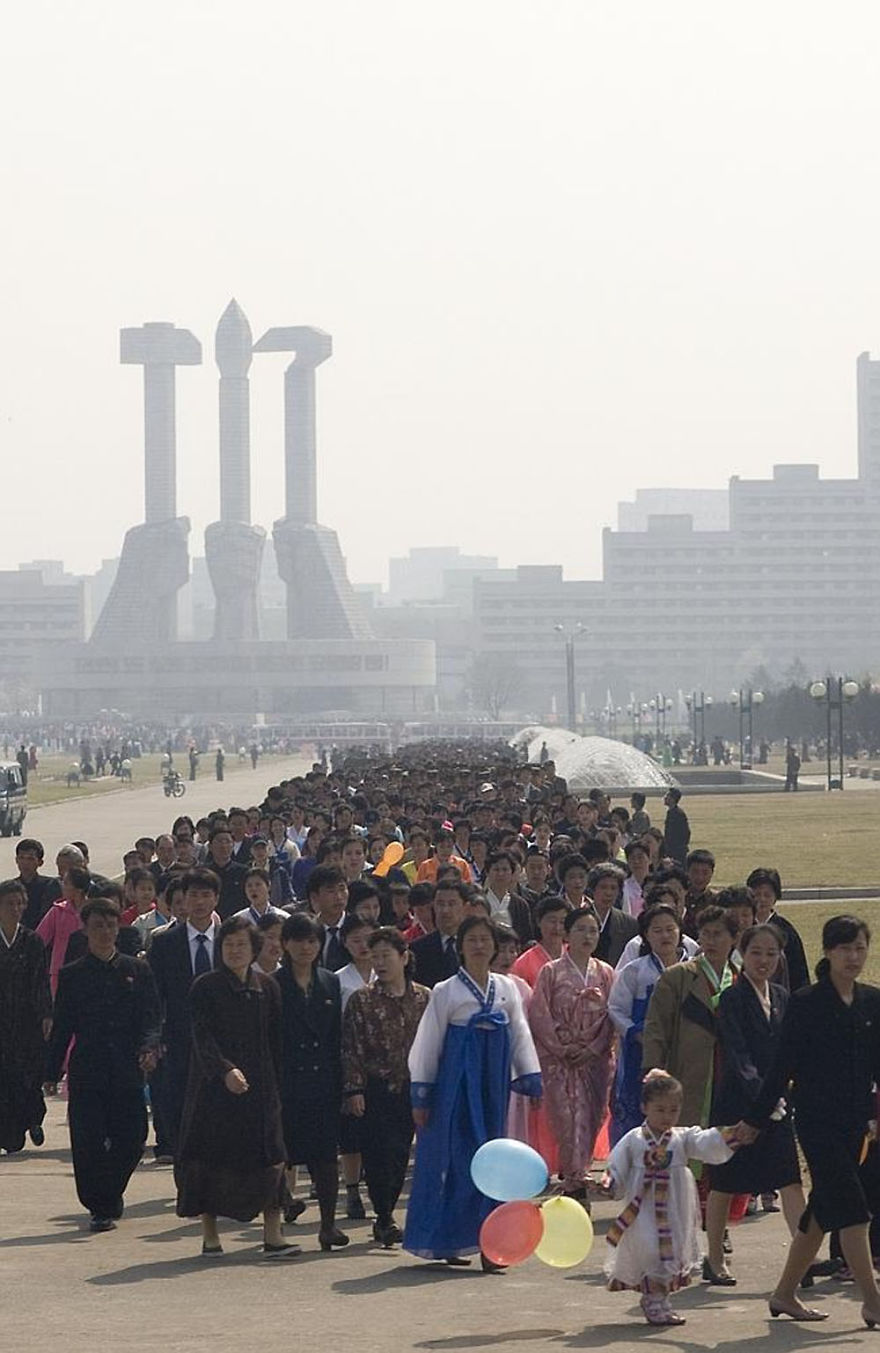 12 Foto Terlarang di Korea Utara Ini Bocor ke Internet, Bikin Sedih!