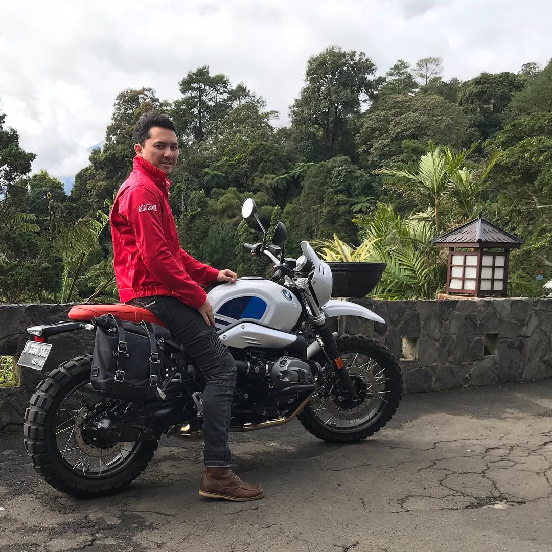 10 Seleb Ini Hobi Banget Naik Motor Bikin Pengen Dibonceng