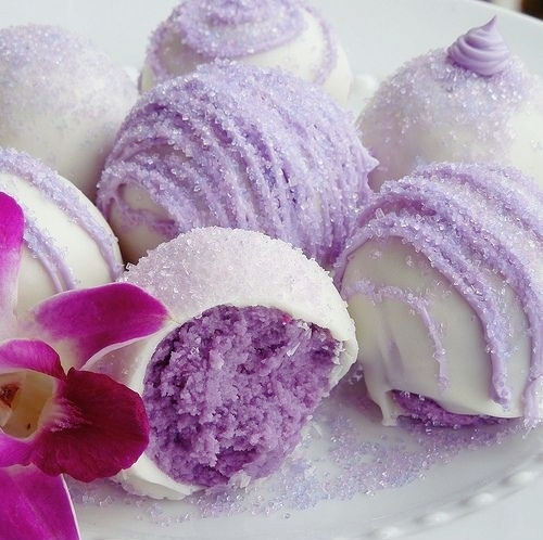 10 Bunga pada Kue Cantik Ini Ternyata Bisa Dimakan Lho, Enak Pula!