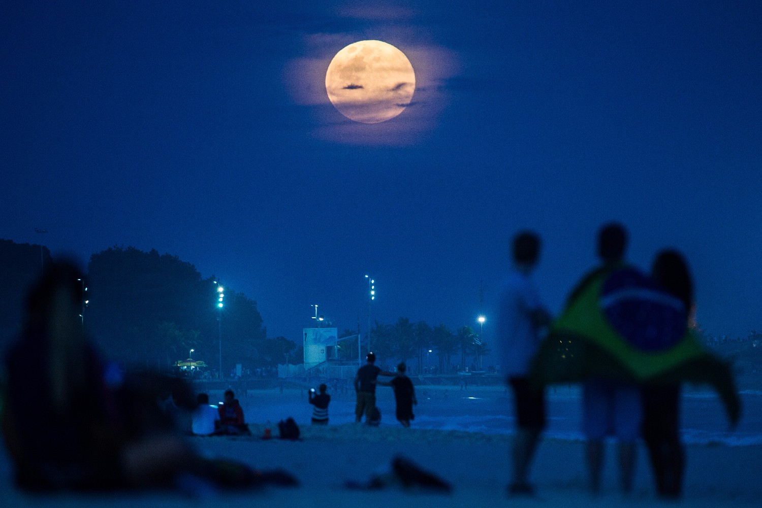 Луна в Рио де Жанейро