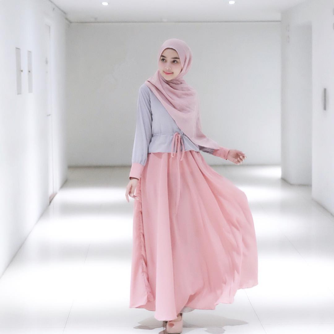 7 Style Hijab Feminim Ala Hamidah Istri Irvan Farhad Yang Manis Abis