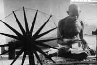 21 Quote Mahatma Gandhi yang Mengubah Cara Pandangmu 