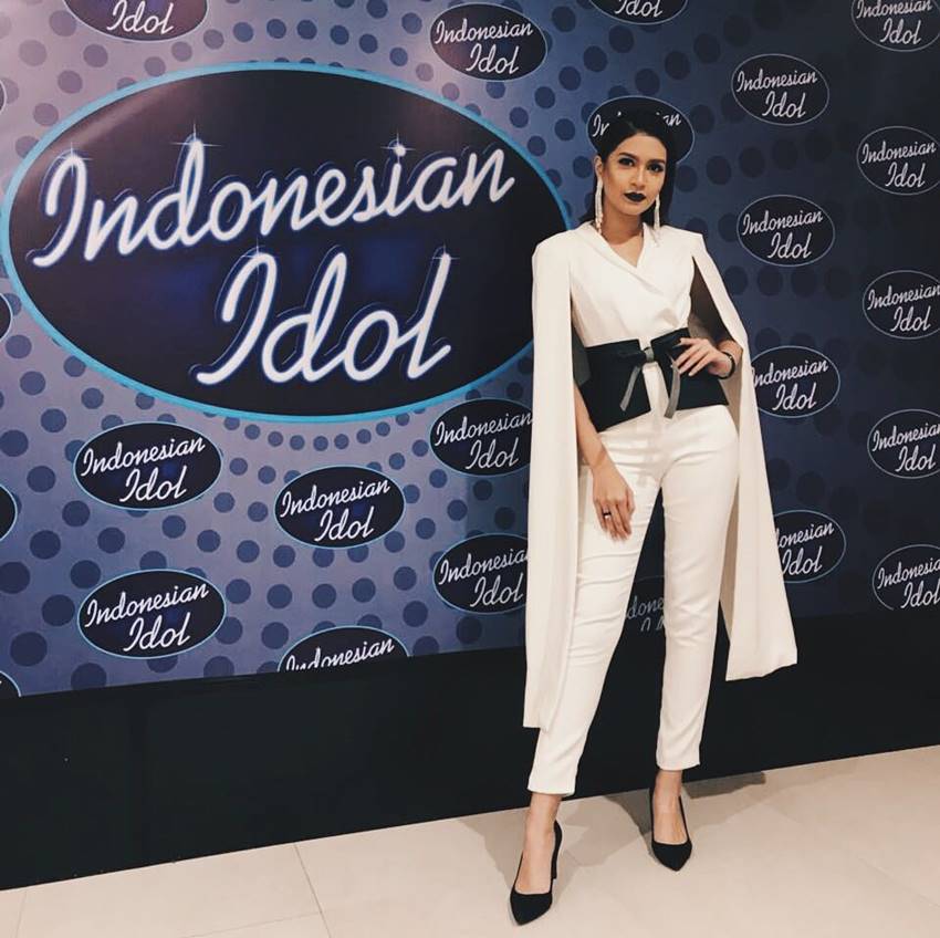 10 Gaya Sere Kalina, Co-host Indonesian Idol Yang Memesona