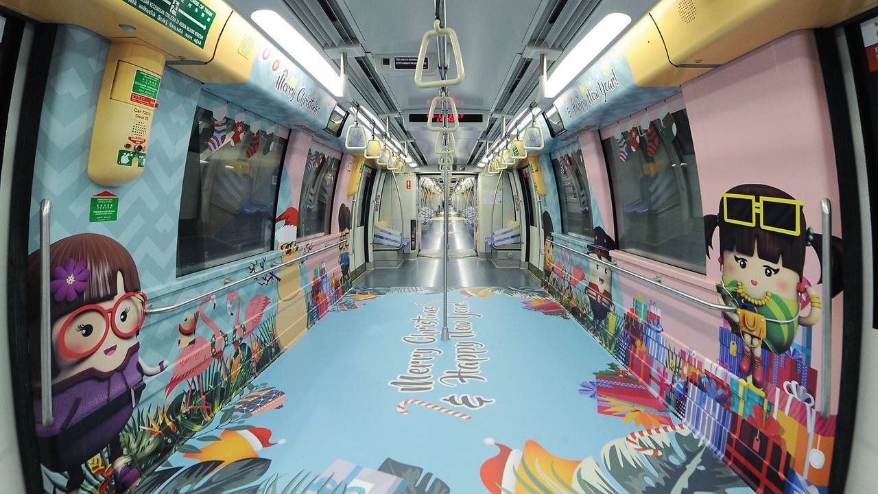 Sambut Imlek, Begini Dekorasi Bus dan Kereta di Singapura