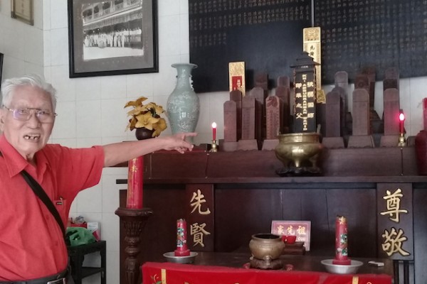 Imlek, Saatnya Memberikan Penghormatan Tertinggi di Depan Altar Gus Dur