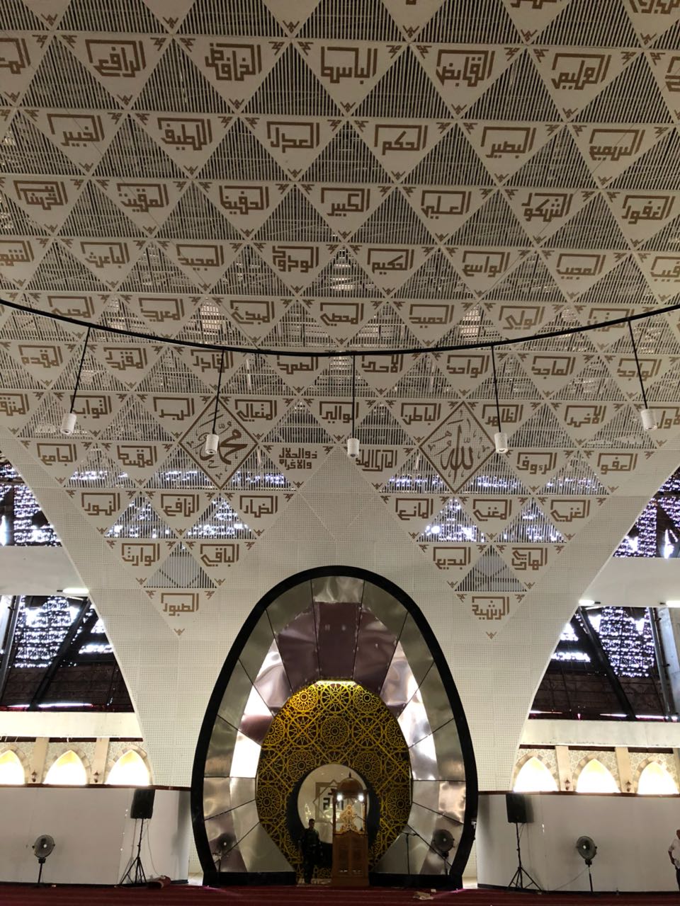 Keren nan Unik, Masjid Berkonsep Hajar Aswad Ini Didapuk 