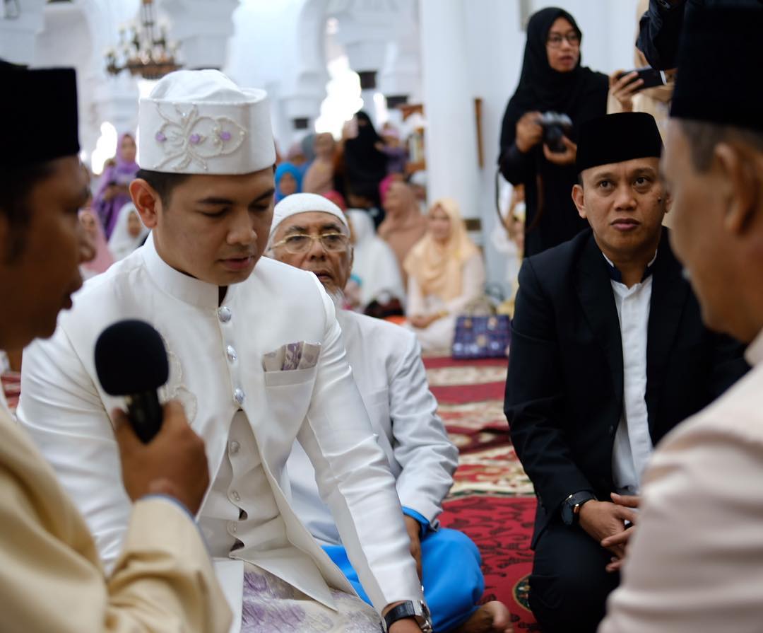 10 Potret Manis Akad Nikah Tommy Kurniawan Pramugari Lisya Nurrahmi