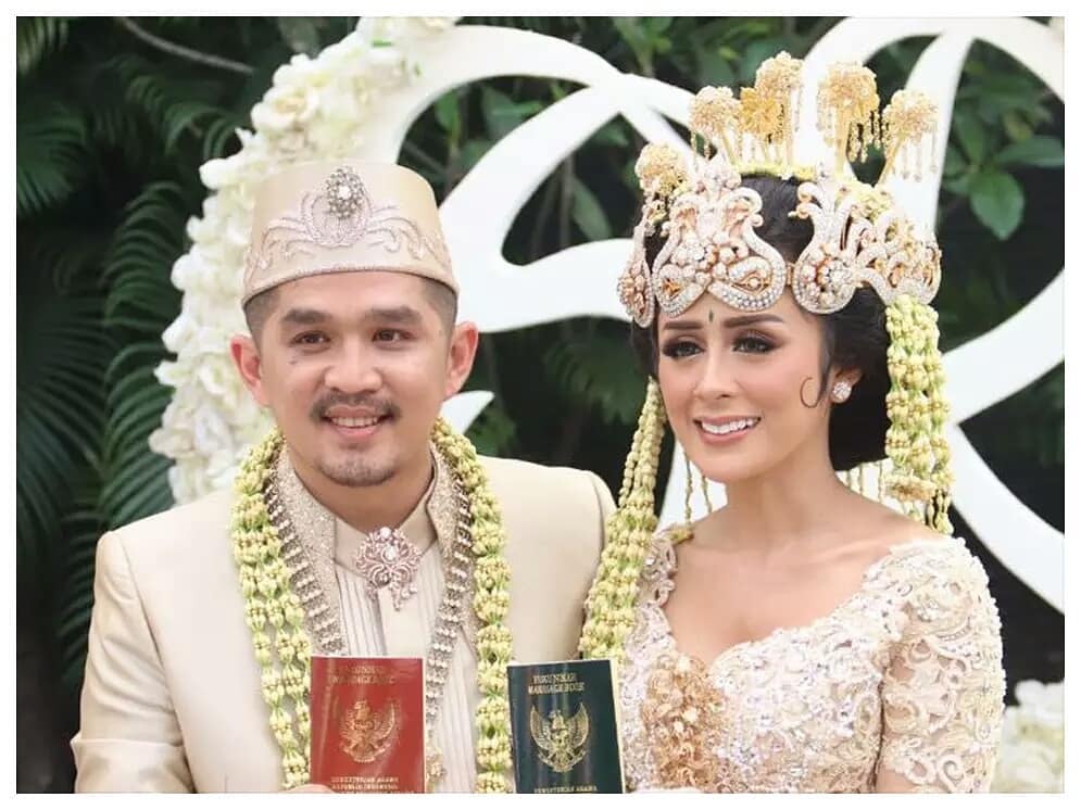 10 Potret Hangat Pernikahan Selvi Kitty & Rangga Ilham, Mesra Selalu!