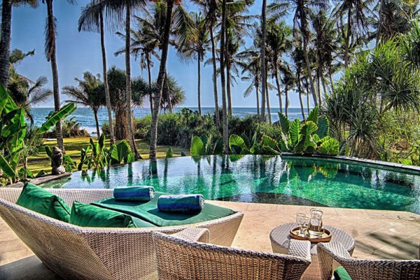 10 Infinity Pool Hotel Terbaik di Bali, Bikin Lupa Waktu Deh