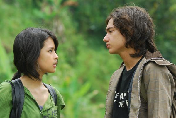 10 Karakter Cowok Romantis di Film Indonesia yang Paling Gemesin