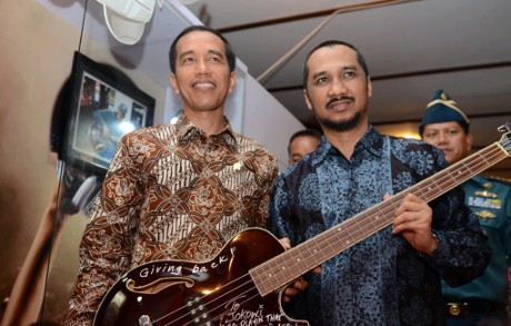 Jokowi Ganti Piringan Hitam Metallica dengan Uang Rp 11 Juta