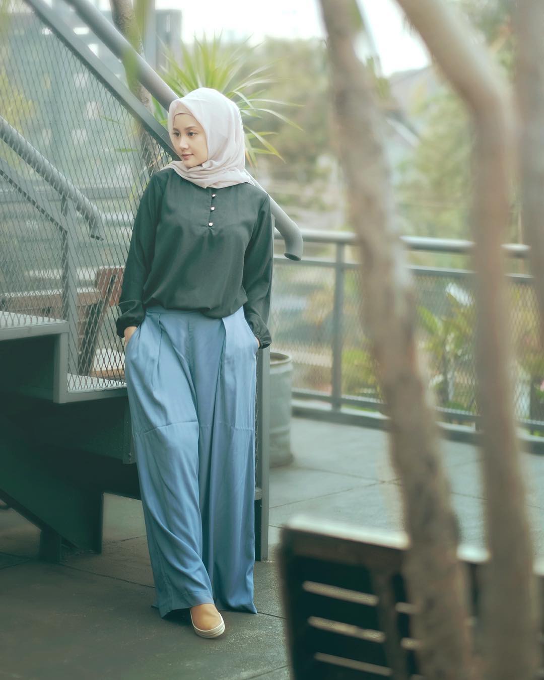 8 Gaya Hijab Elegan ala Linda Kayhz, Cocok Jadi Referensi Tiap Hari
