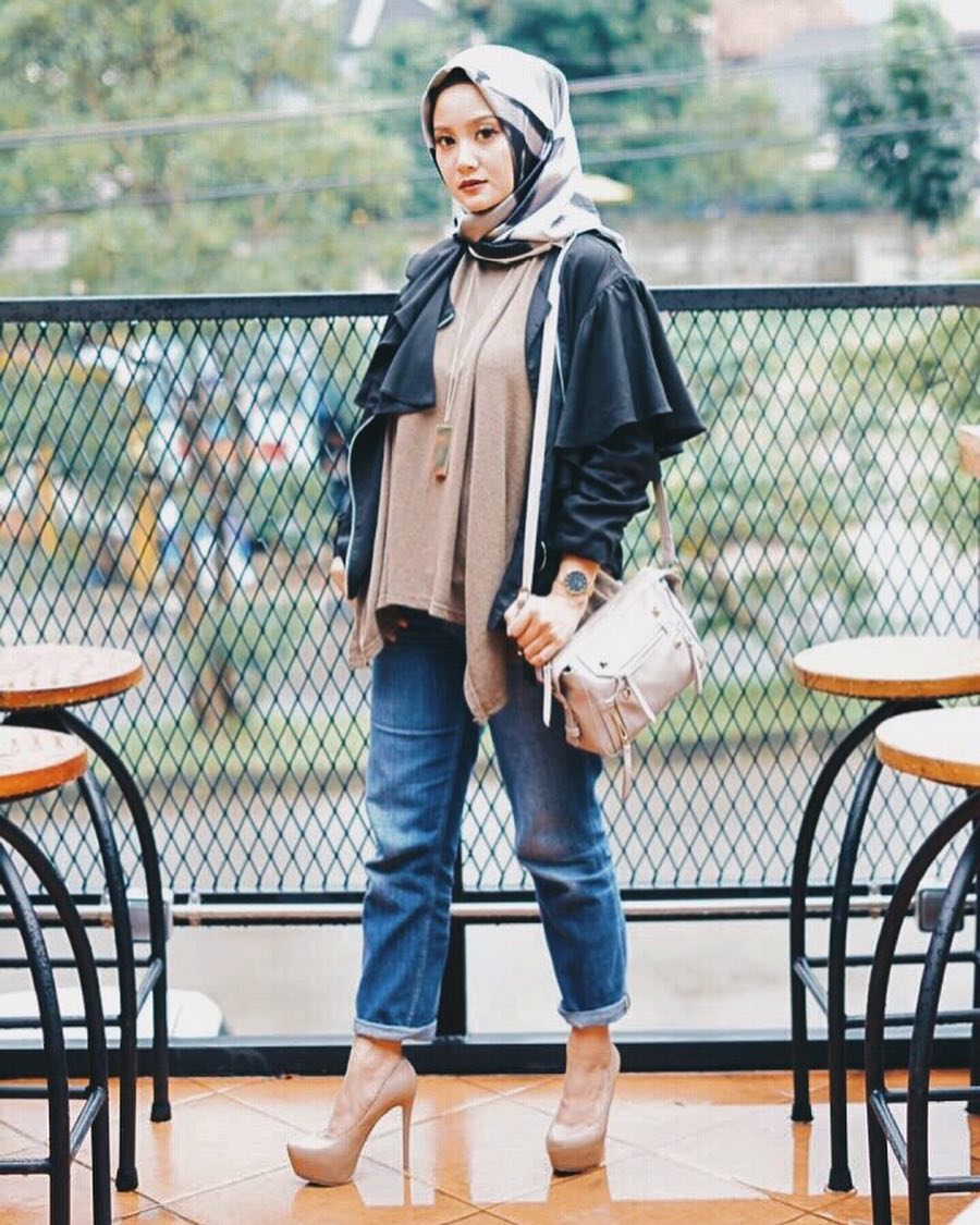8 Gaya Hijab Elegan ala Linda Kayhz, Cocok Jadi Referensi Tiap Hari