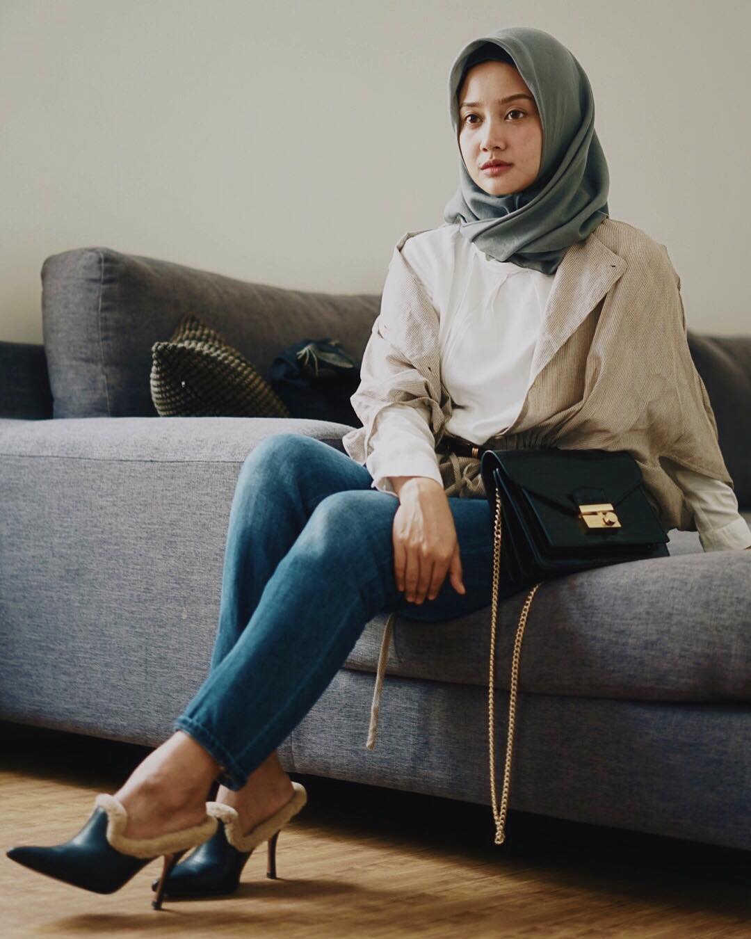 8 Gaya Hijab Elegan ala Linda Kayhz, Cocok Jadi Referensi Tiap Hari