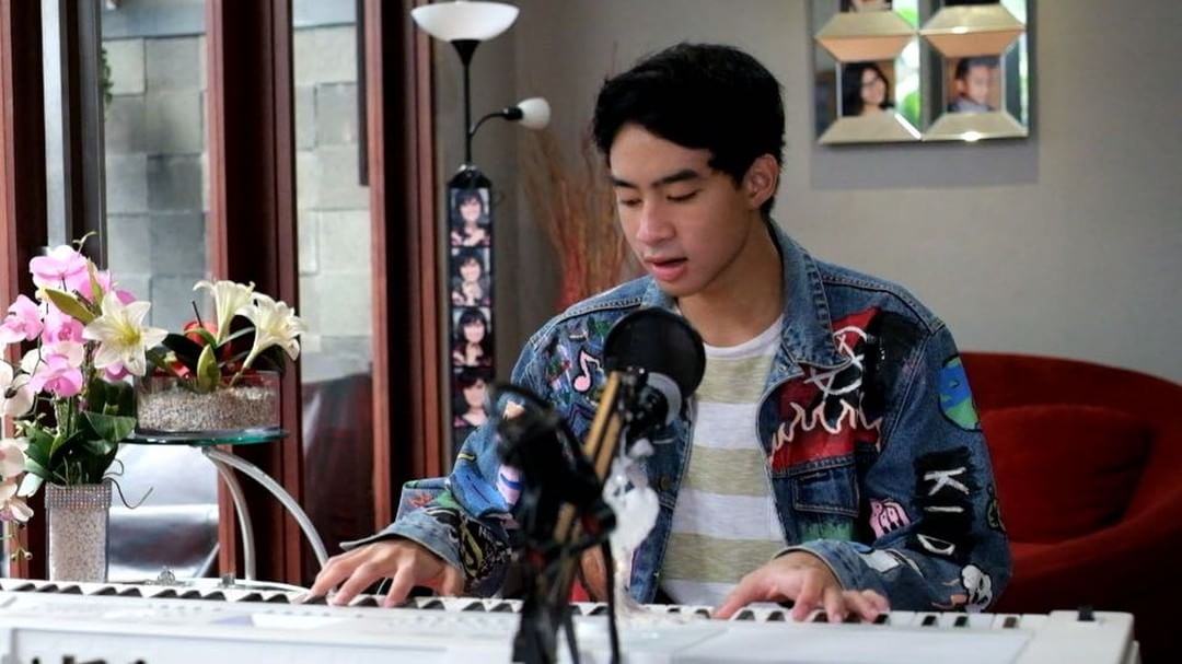 10 Gaya Devano Danendra, Anak Iis Dahlia yang Rilis Single 