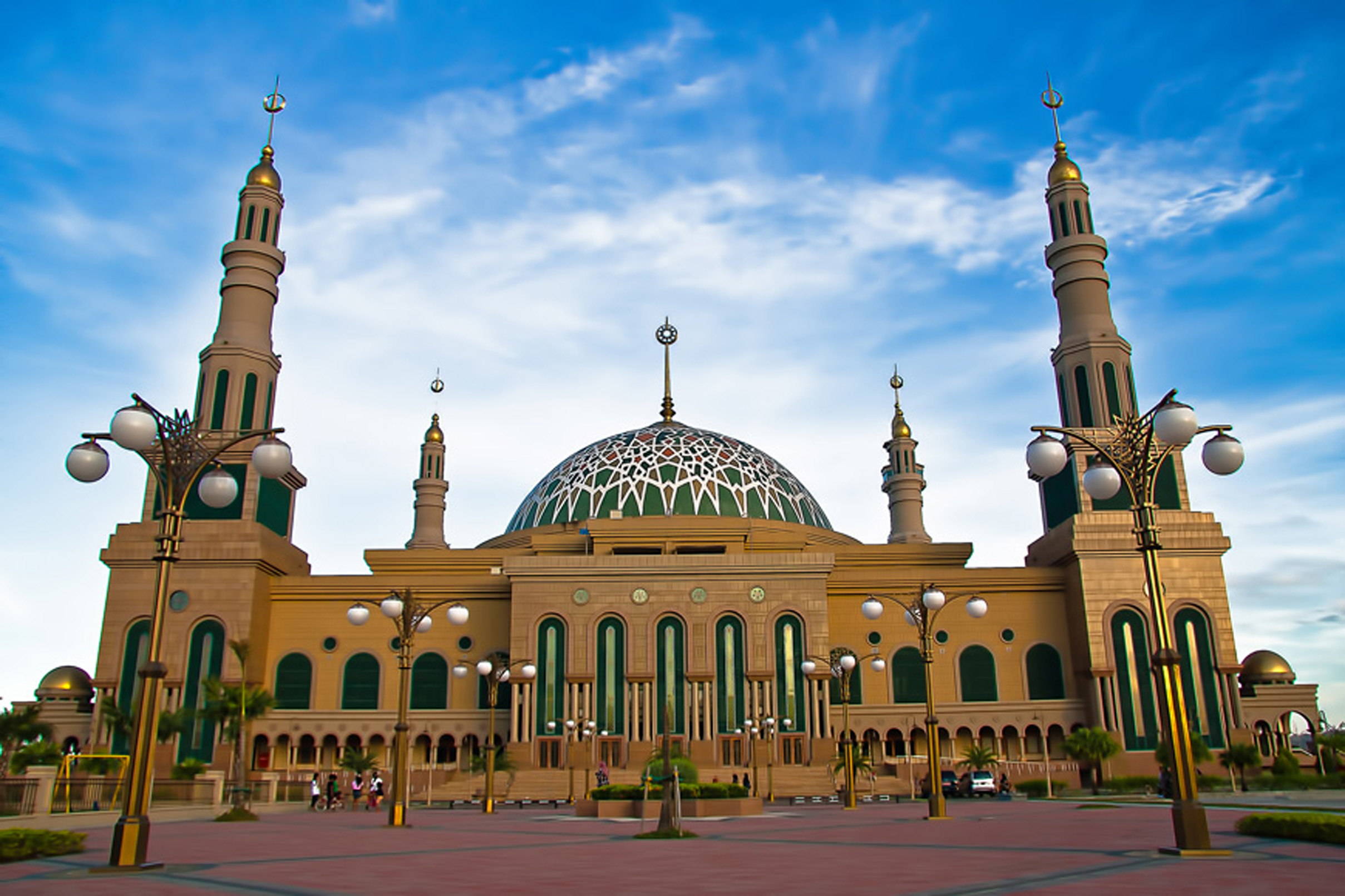 7 Masjid  Megah di  Indonesia yang Cocok Jadi Wisata Religi 