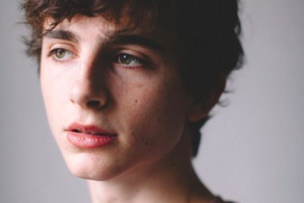 10 Potret Timothée Chalamet, Nominasi Termuda Aktor Terbaik Oscar 2018