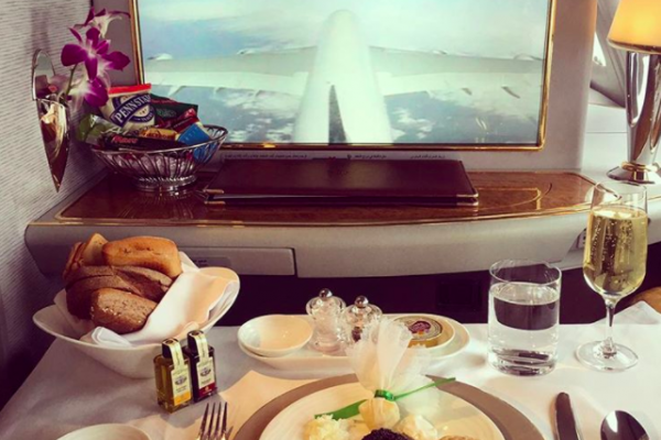 10 Makanan Mewah dan Lezat Ini Hanya Disajikan di Pesawat First Class