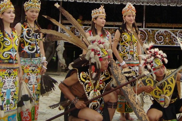 7 Fakta  Unik tentang Suku  Dayak  Bukti Indonesia Luar 